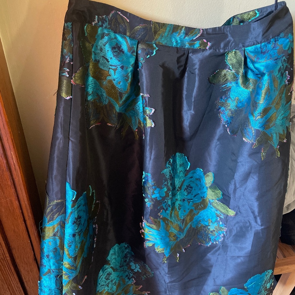 Maeve by Anthropologie size  US 14 Tea Length Blue Flower Skirt with Pockets